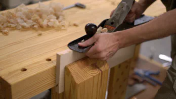 An edge grain cutting board.