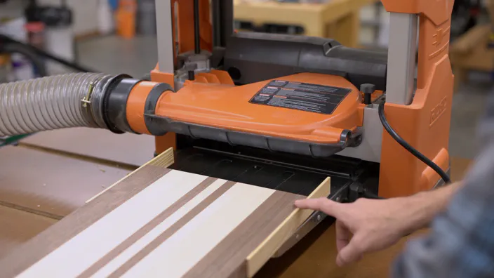 An edge grain cutting board.