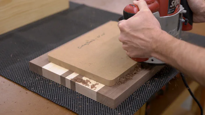 An edge grain cutting board.