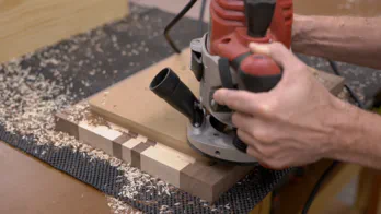 An edge grain cutting board.