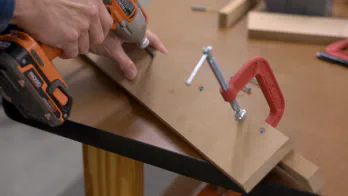 An edge grain cutting board.