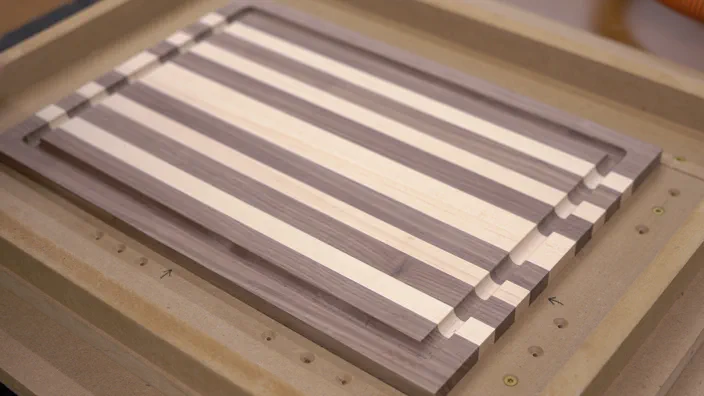 An edge grain cutting board.