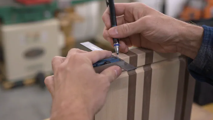 An edge grain cutting board.