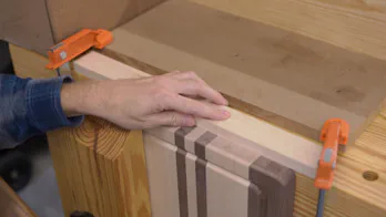 An edge grain cutting board.