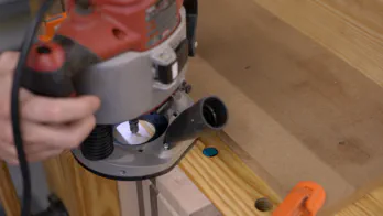 An edge grain cutting board.