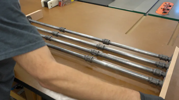 Four steel pipe legs.