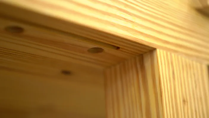 Ripping the guide rail at the table saw.