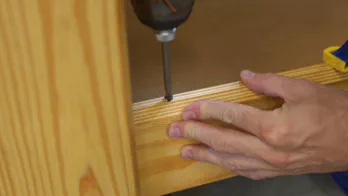 Ripping the guide rail at the table saw.